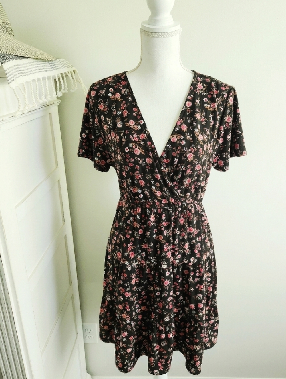 FLORAL FAUX WRAP DRESS